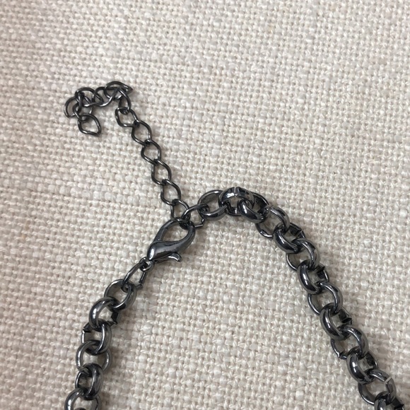 Green Statement Necklace - Picture 5 of 6